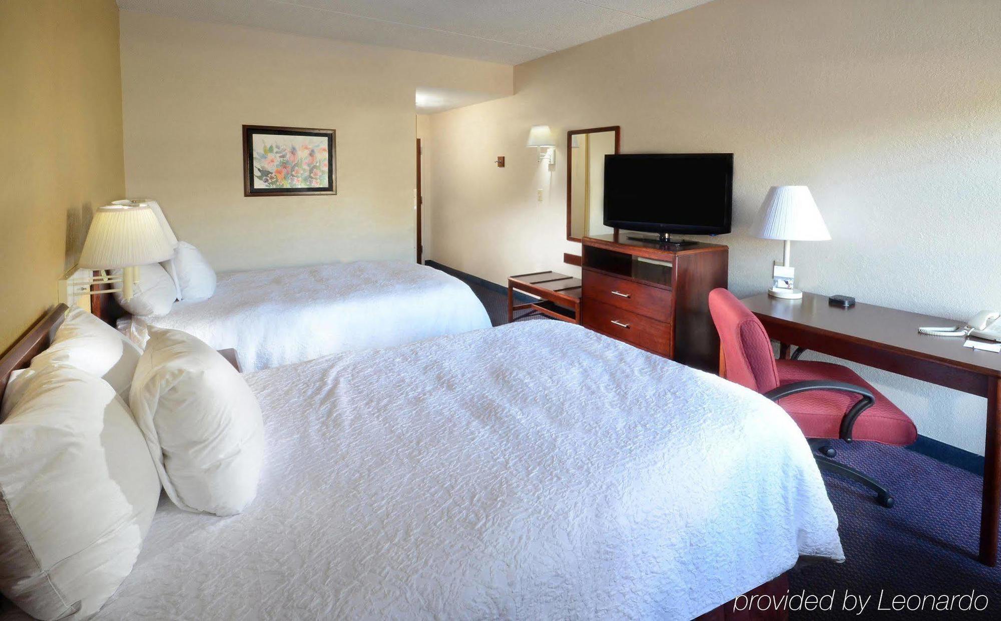 Hampton Inn Roxboro Eksteriør billede